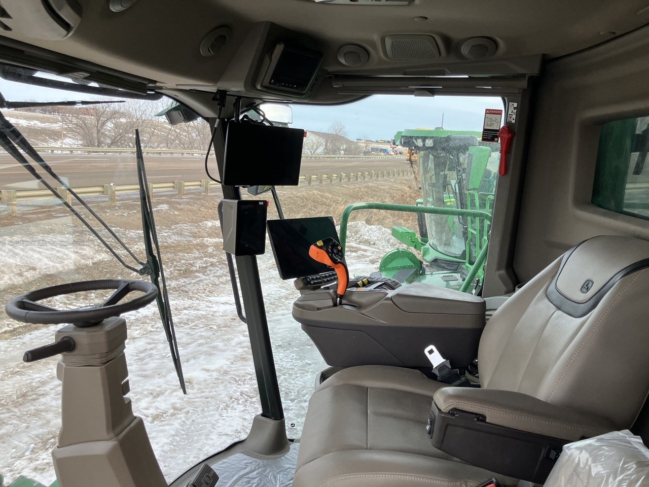 2025 John Deere S7 900 Image 10