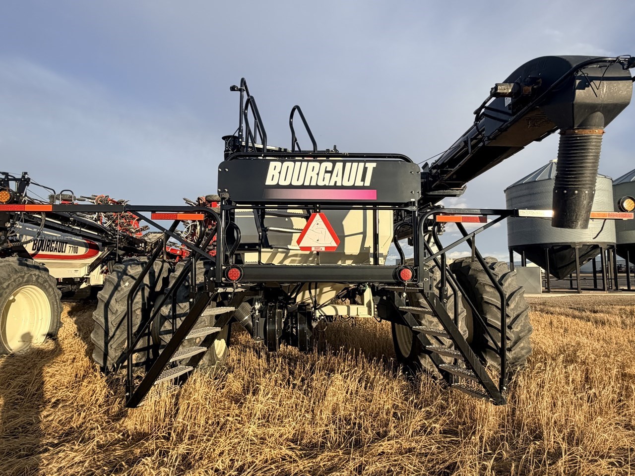 2017 Bourgault 3320-76 Image 10