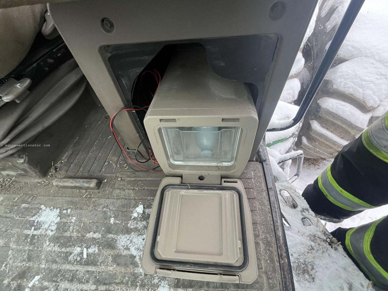 2012 John Deere 9560R Image 10