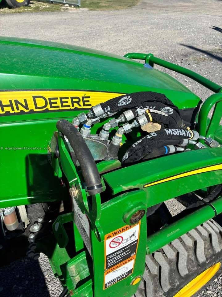 2023 John Deere 2025R Image 10