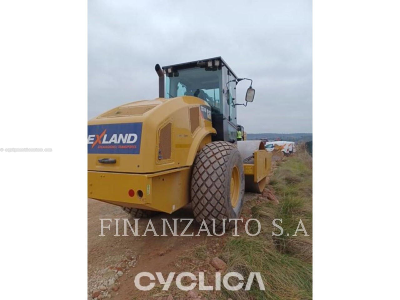 2018 Caterpillar CS74B Image 4