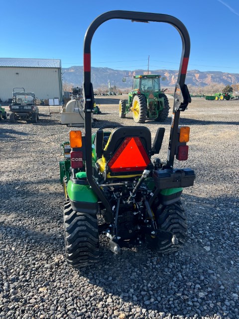 2016 John Deere 1025R Image 4