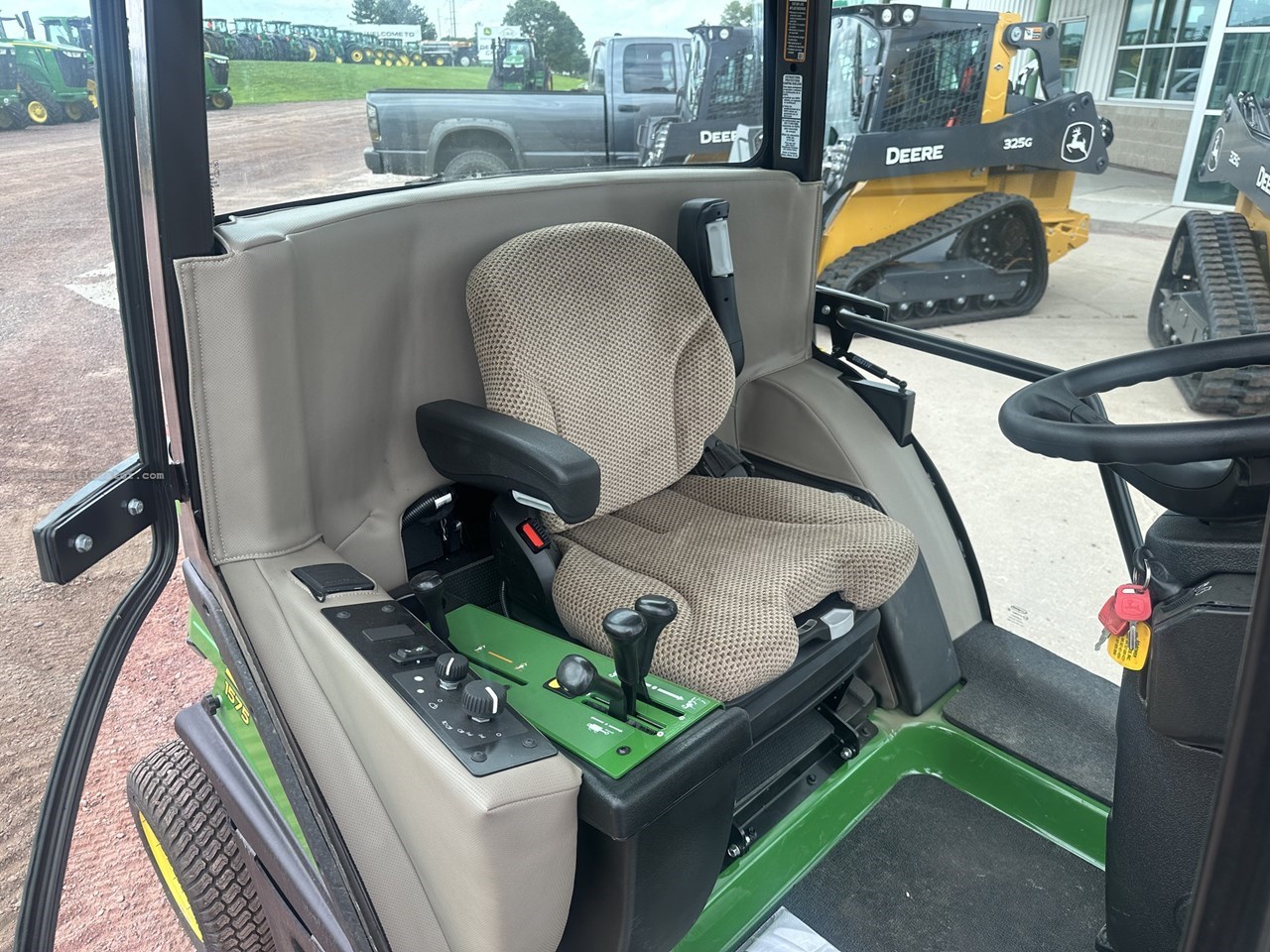 2025 John Deere 1575 Image 10