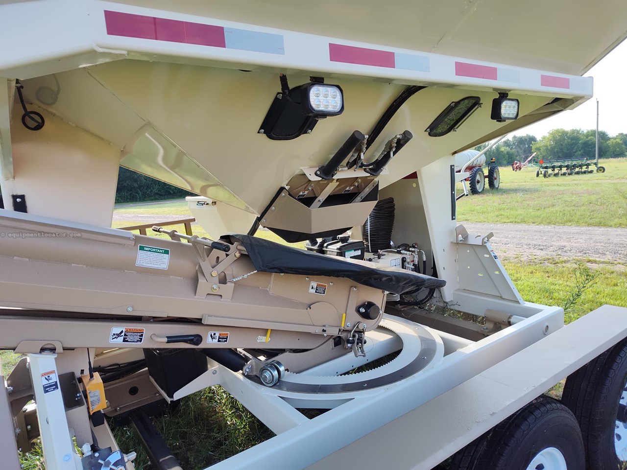 2023 Unverferth 3755XL Image 10