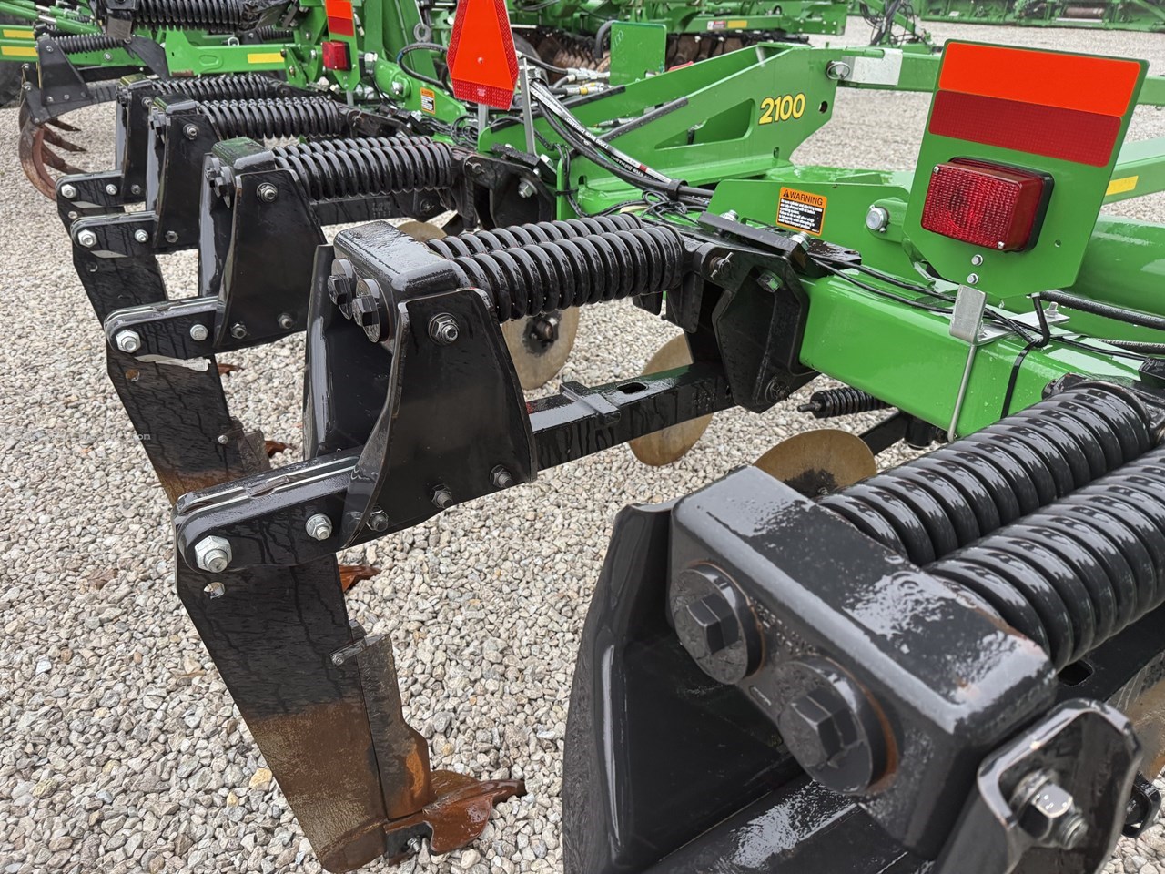 2021 John Deere 2100 Image 10