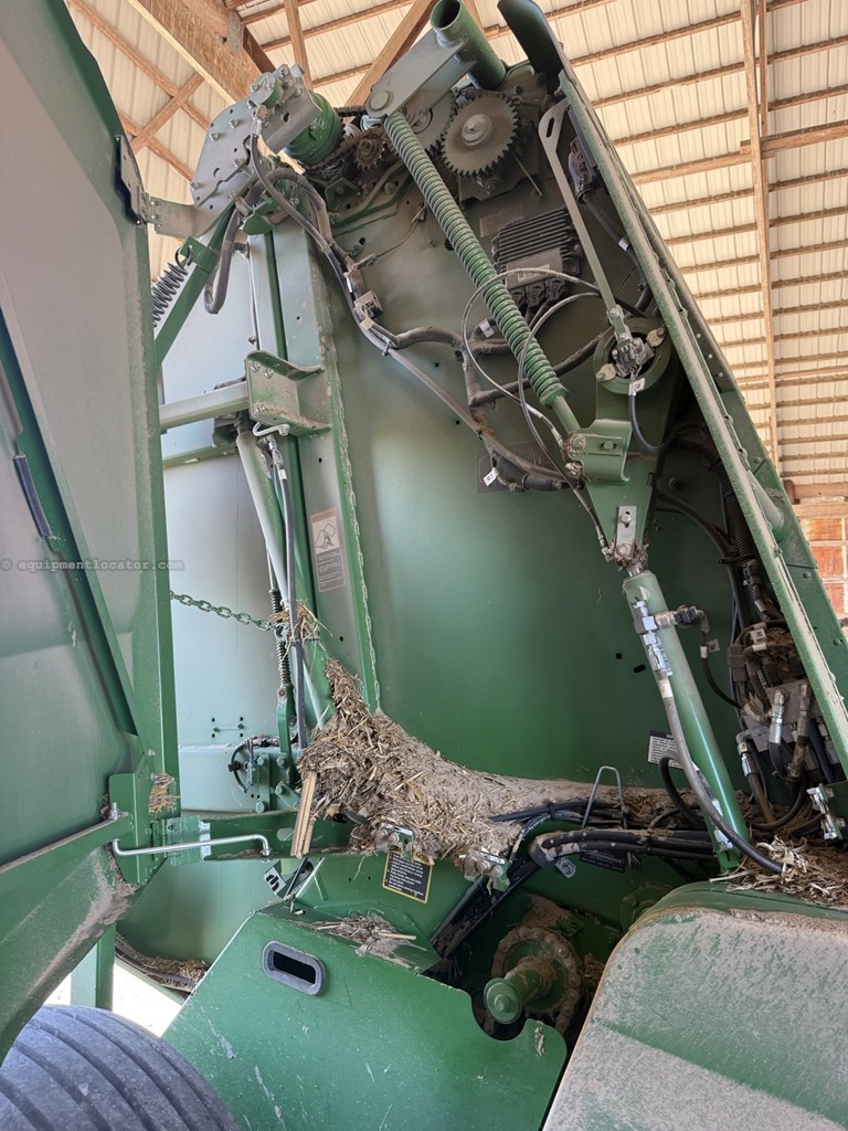 2025 John Deere 561R Image 10