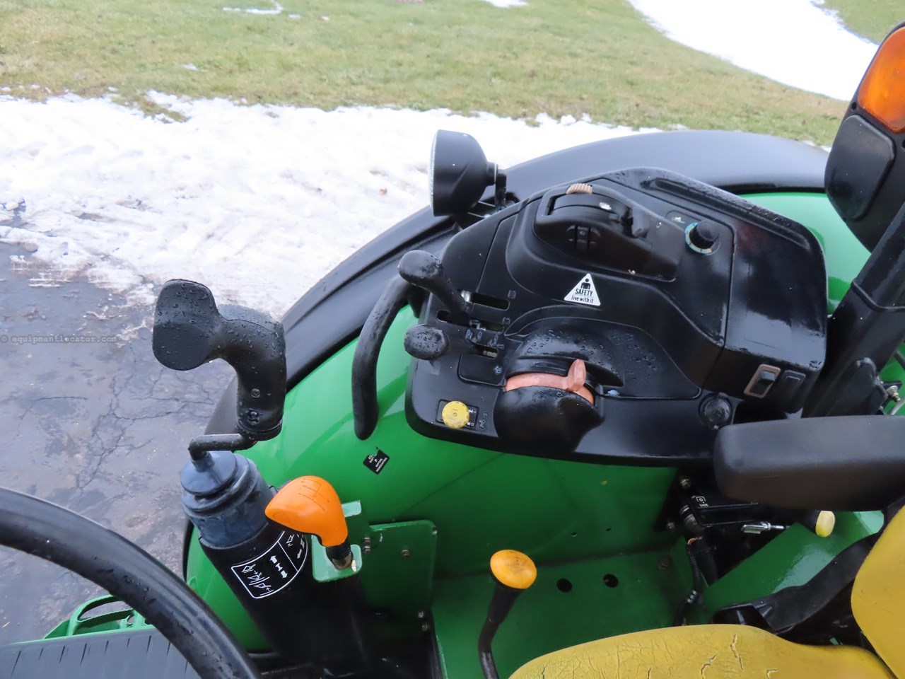 2014 John Deere 5085M Image 13