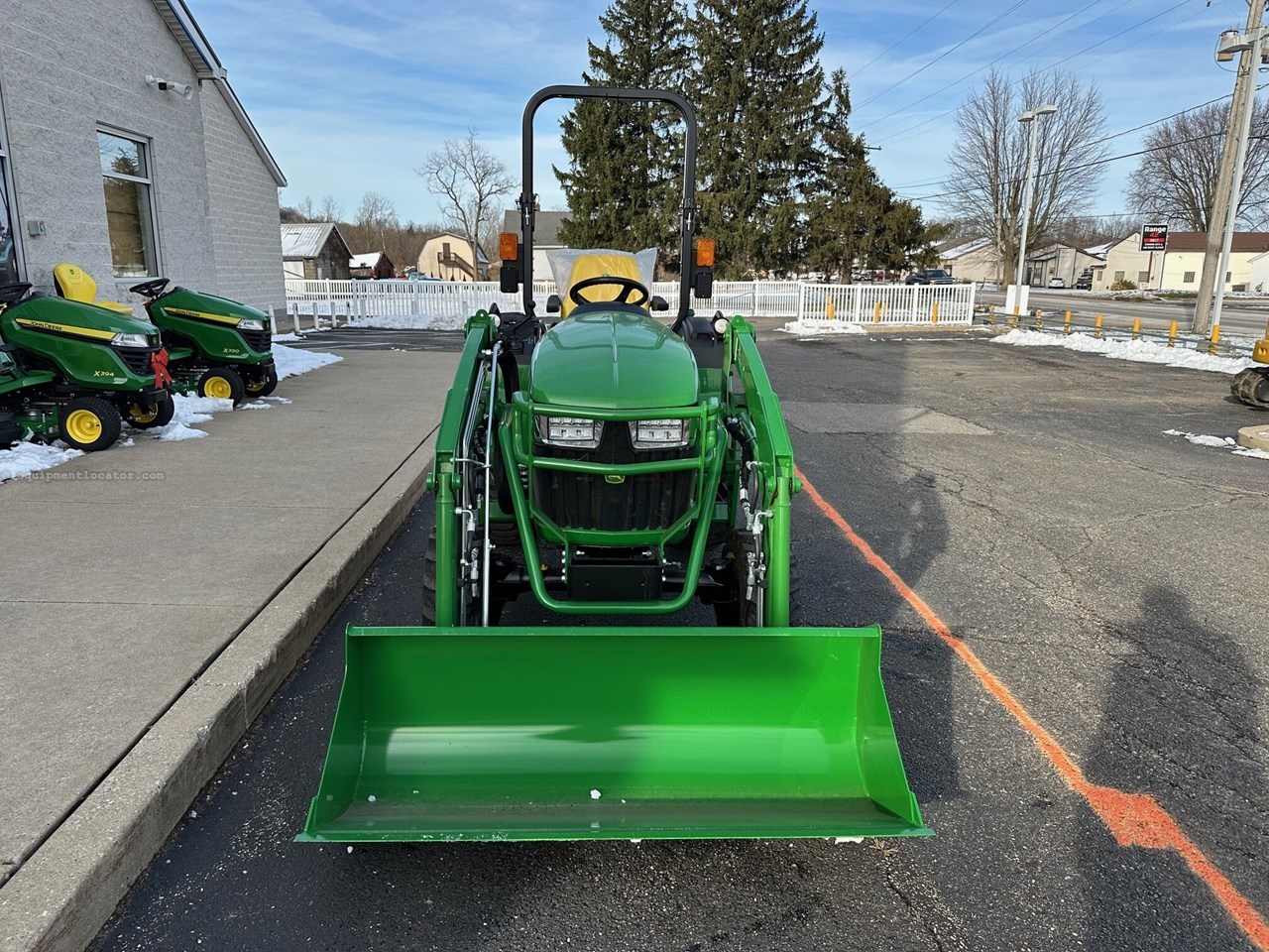 2025 John Deere 2038R Image 5