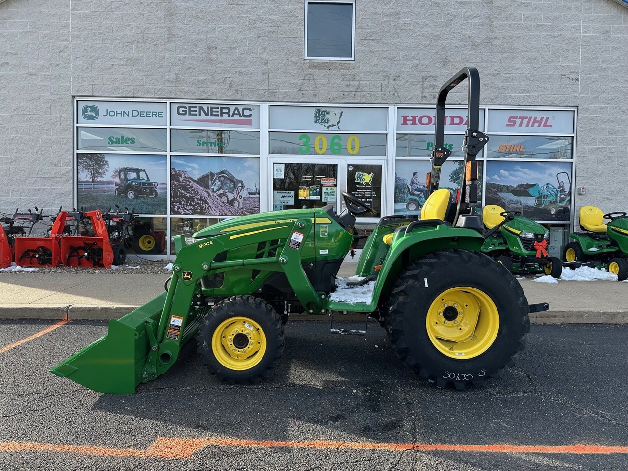2025 John Deere 3032E Image 2