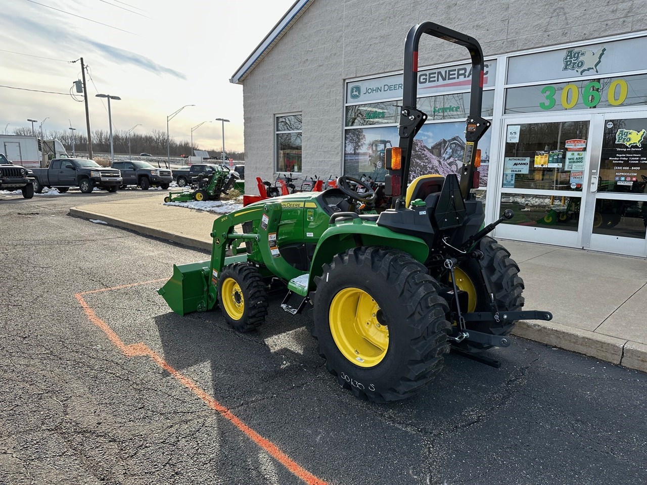 2025 John Deere 3032E Image 3