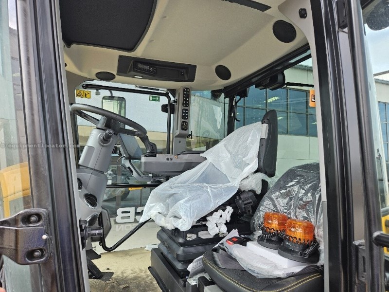 2023 JCB 4220ICON Image 6