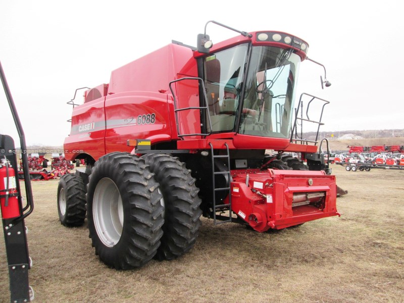 2009 Case IH 6088 Image 2