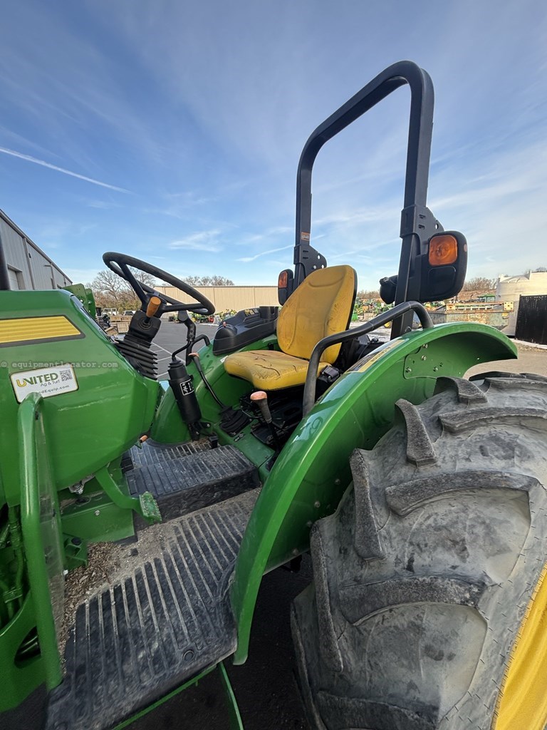 2023 John Deere 5075E Image 10