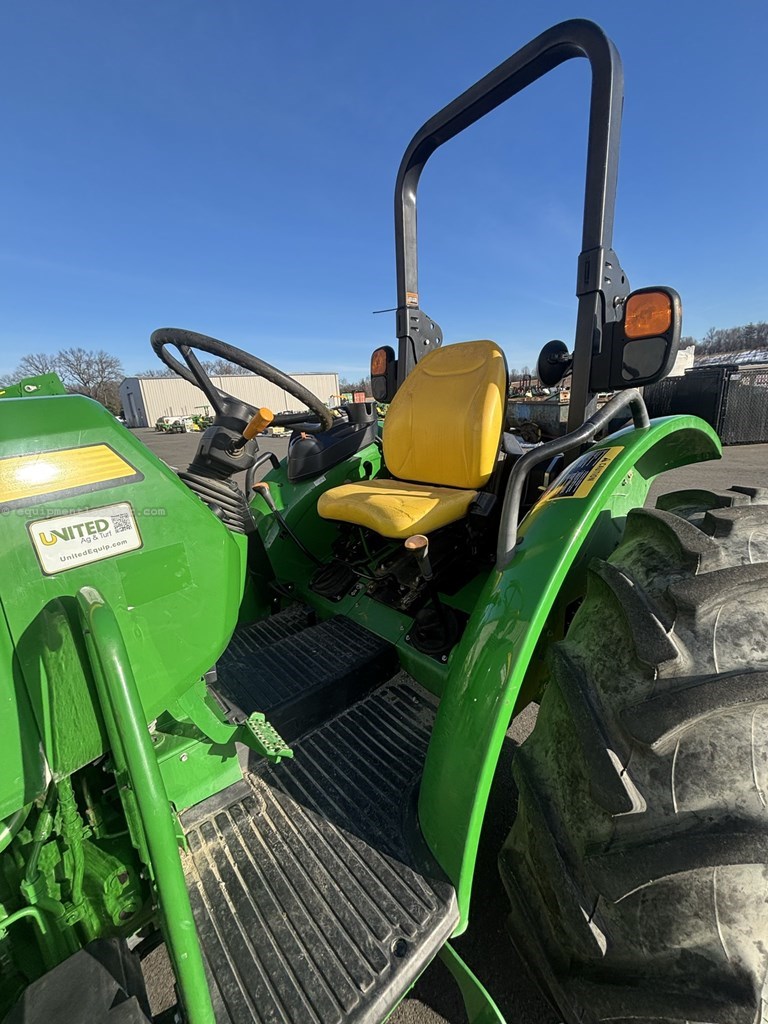 2023 John Deere 5075E Image 10