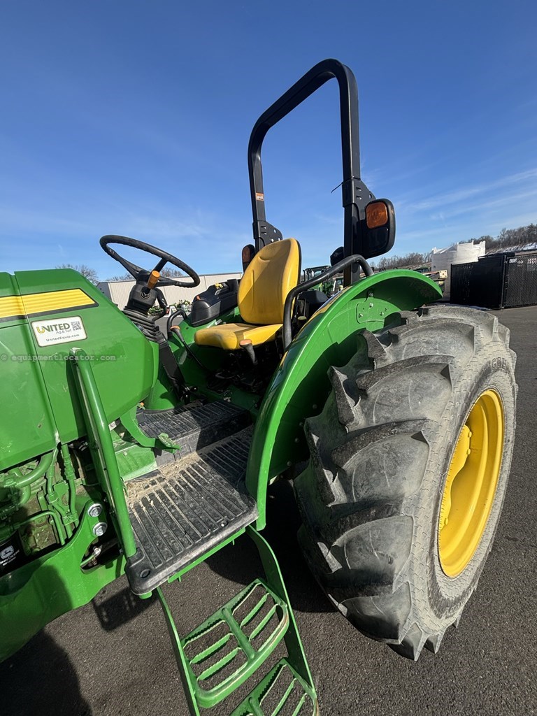 2023 John Deere 5075E Image 10