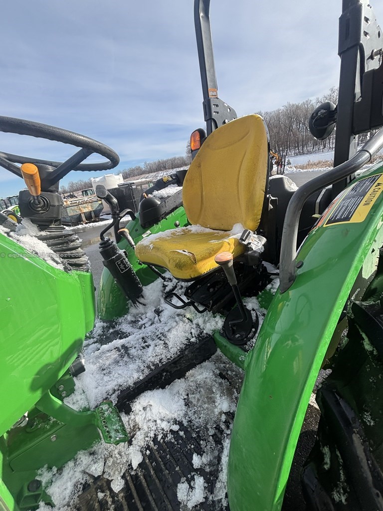 2023 John Deere 5075E Image 10