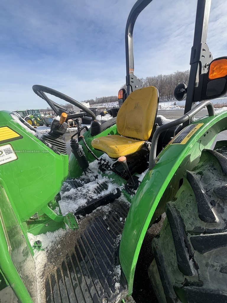 2023 John Deere 5075E Image 10
