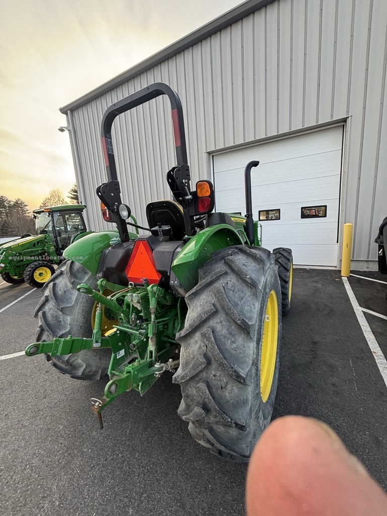 2023 John Deere 5075E Image 10