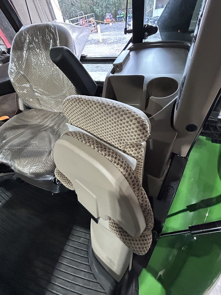 2025 John Deere 5105M Image 10