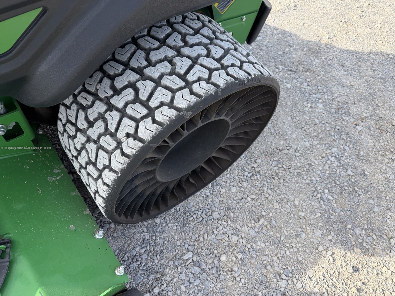 2022 John Deere Z970R Image 10