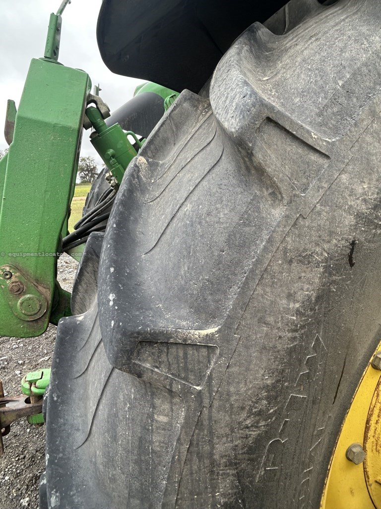 2013 John Deere 8335R Image 10