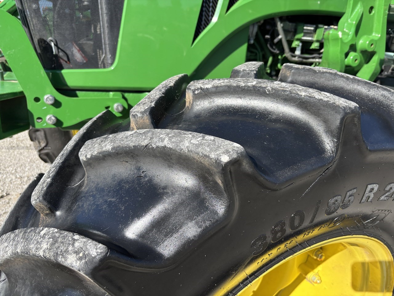 2021 John Deere 6135E Image 10