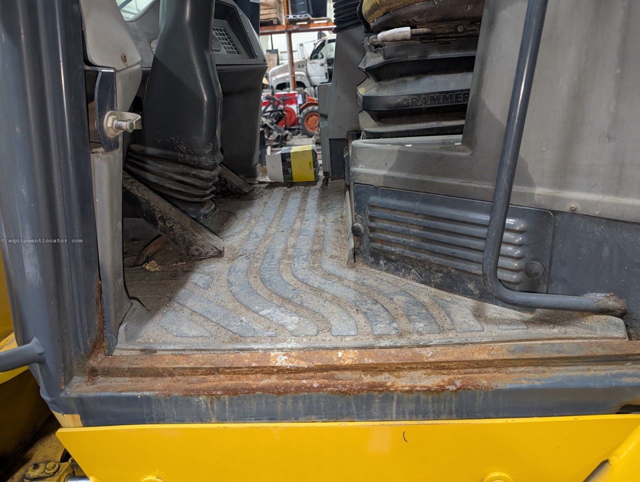 2007 John Deere 304J Image 10