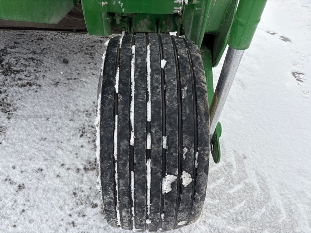 2019 John Deere 835 Image 30