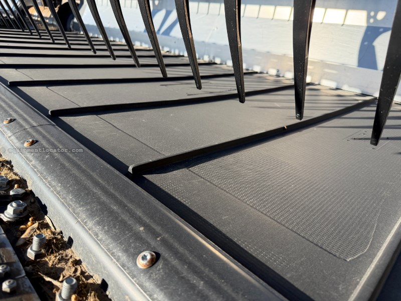 2022 MacDon FD235 Image 4