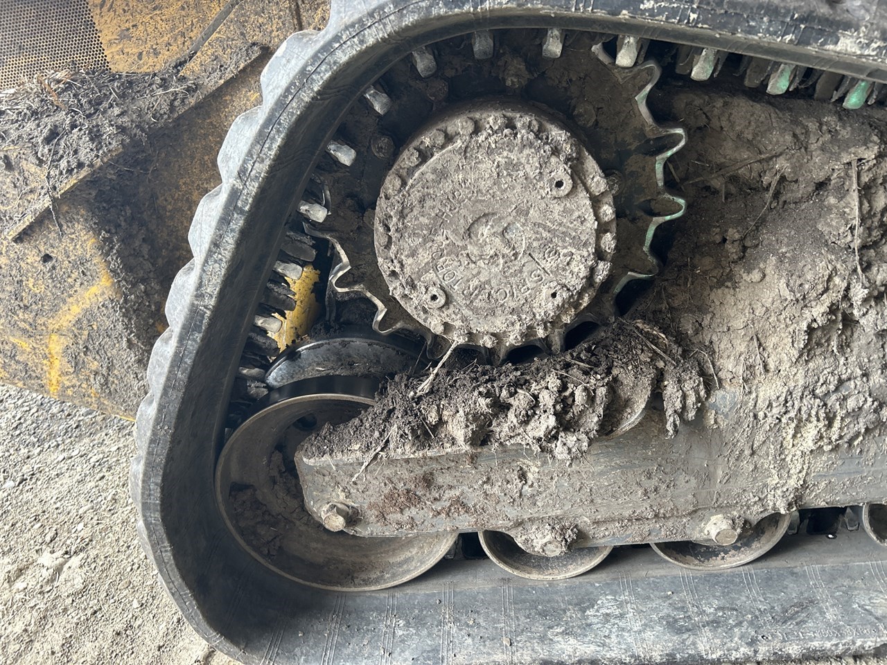 2024 John Deere 333G Image 10