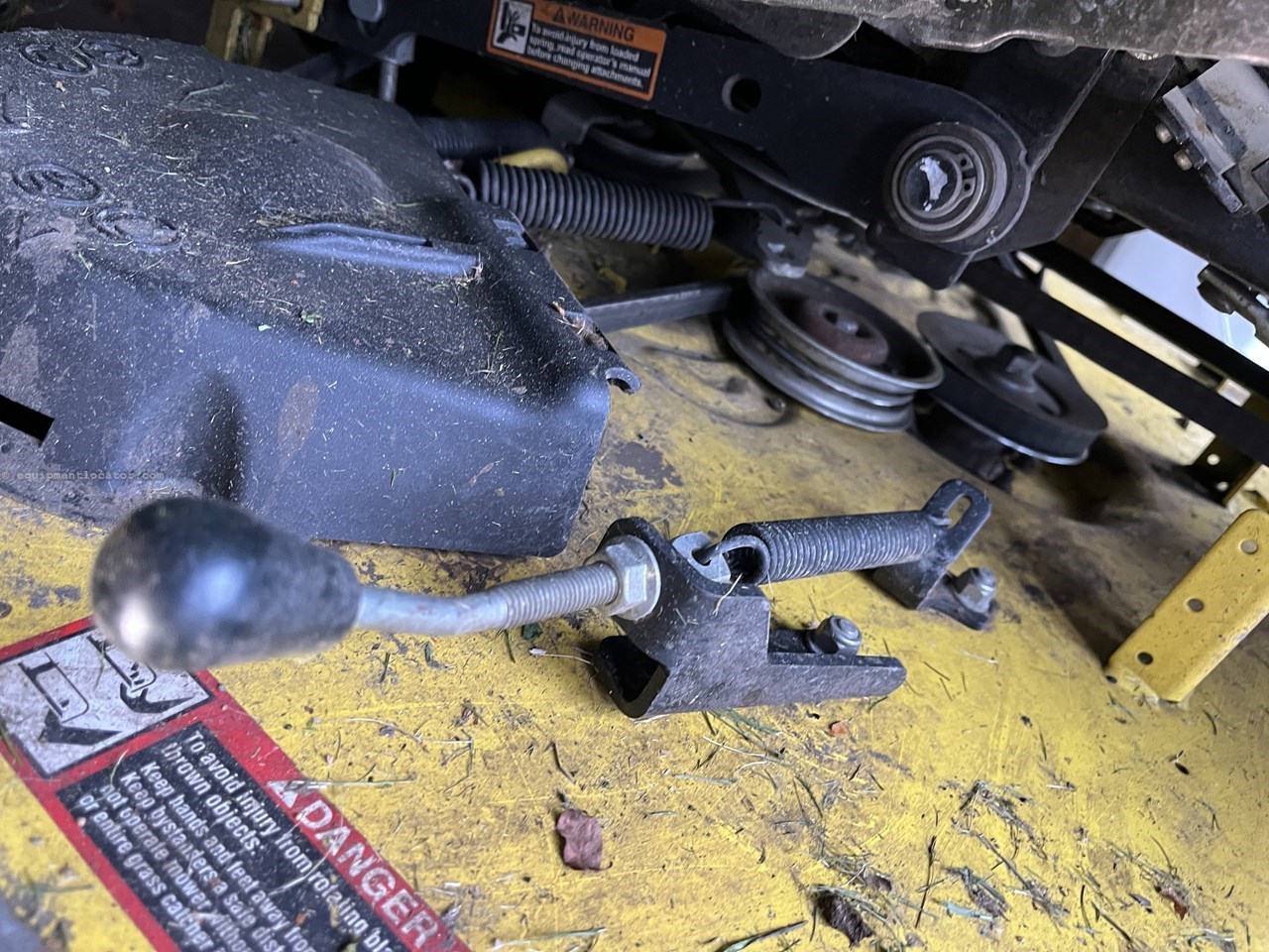 2016 John Deere X570 Image 10