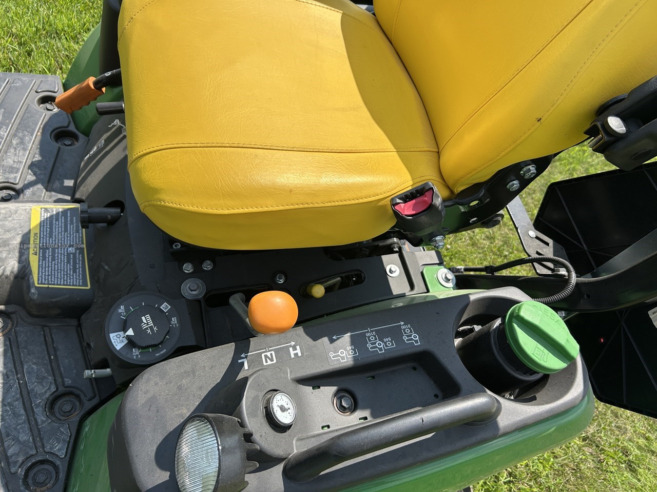 2023 John Deere 1025R Image 10