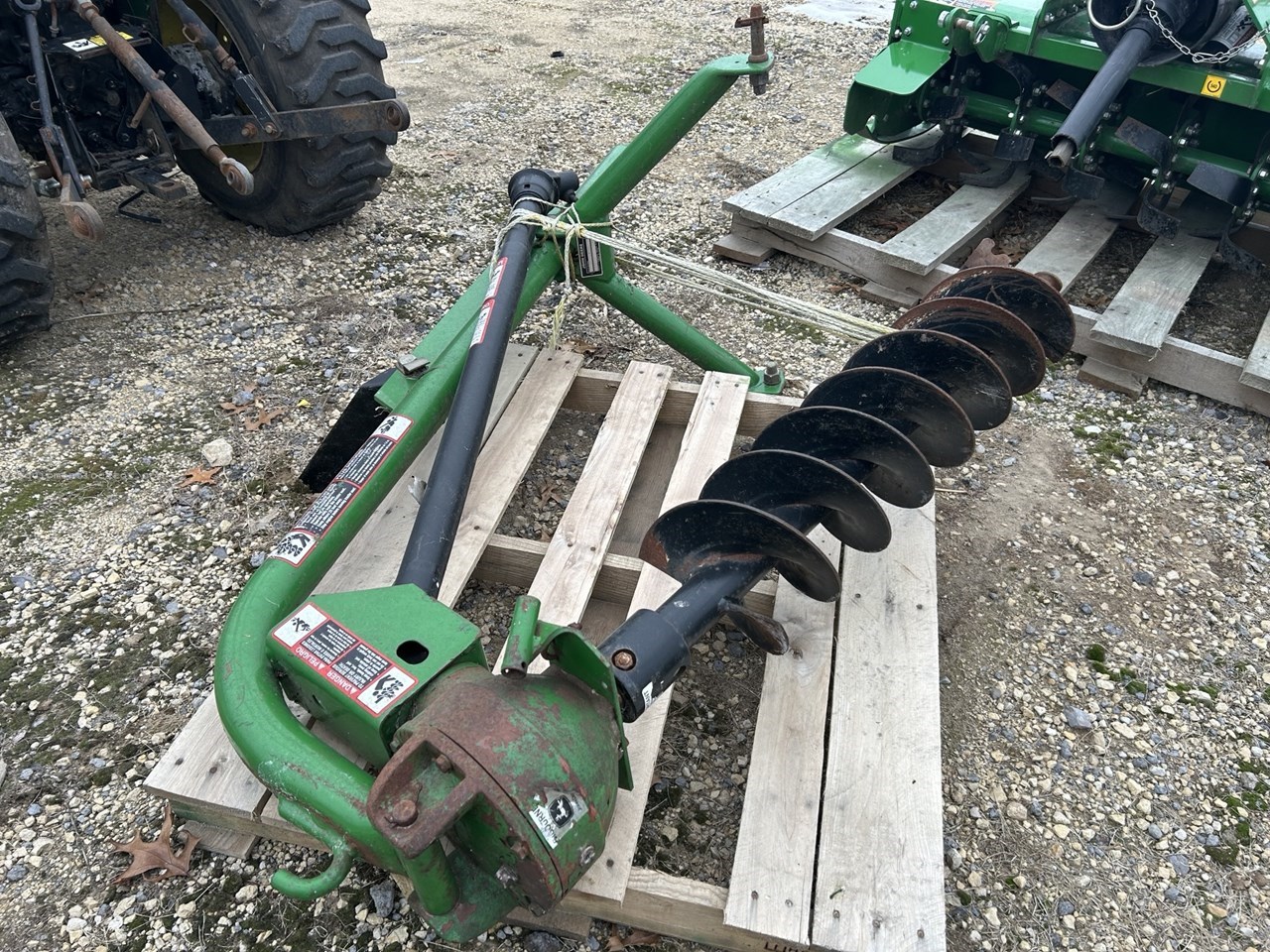 2002 John Deere 4100 Image 10