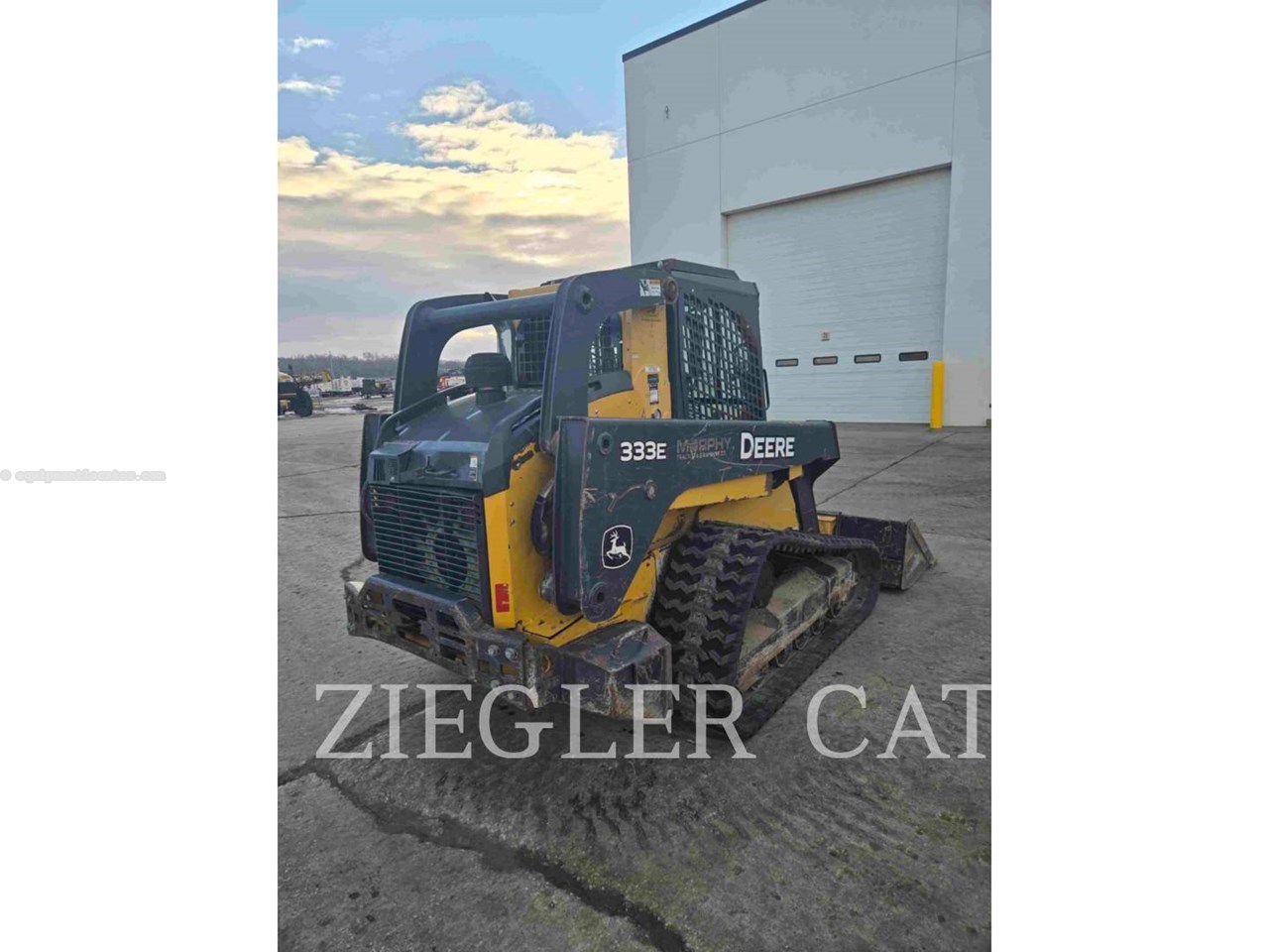 2015 John Deere 333E Image 3