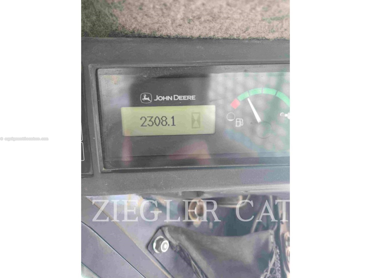 2015 John Deere 333E Image 5