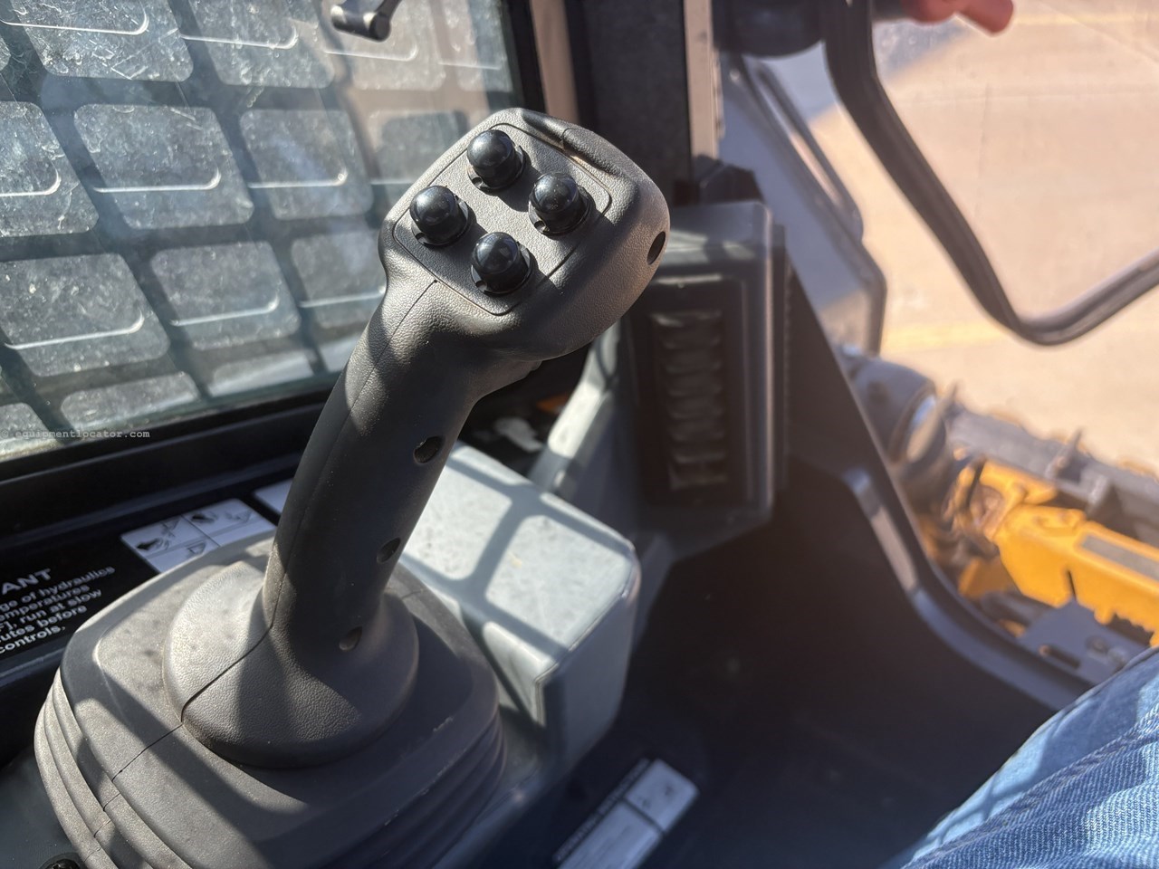 2024 John Deere 333G Image 10