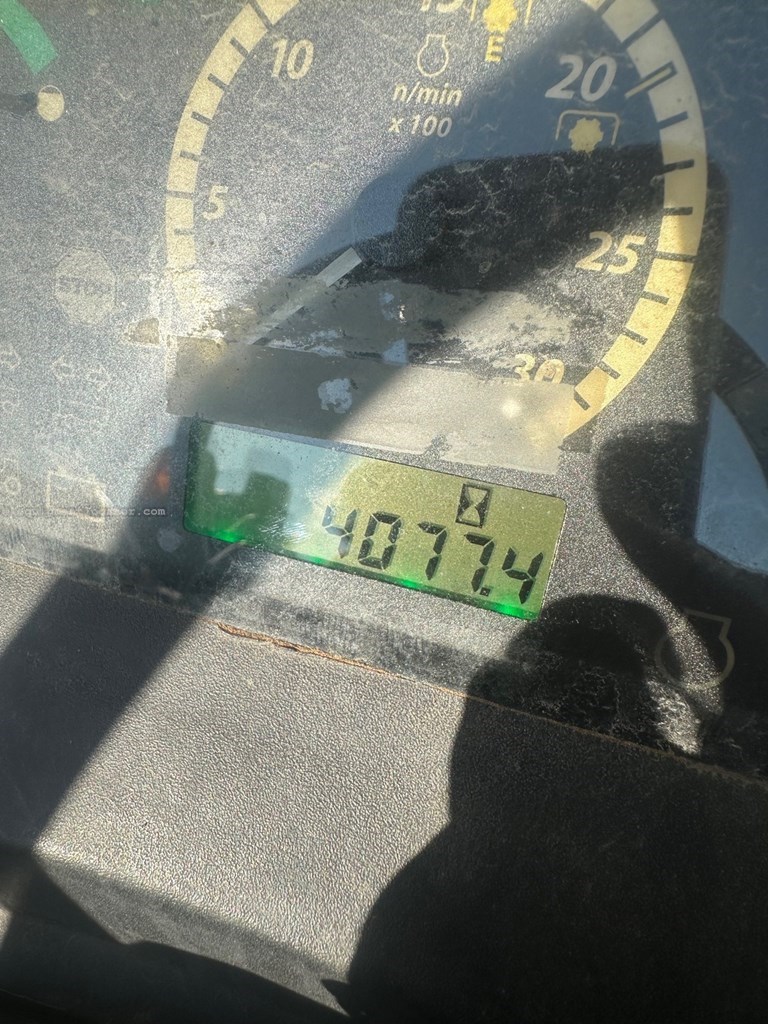 2016 John Deere 5075E Image 10