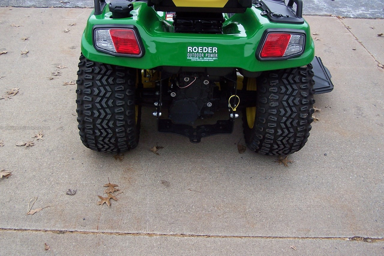 2018 John Deere X738 Image 23