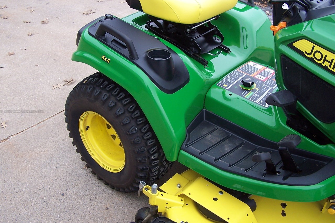 2018 John Deere X738 Image 26
