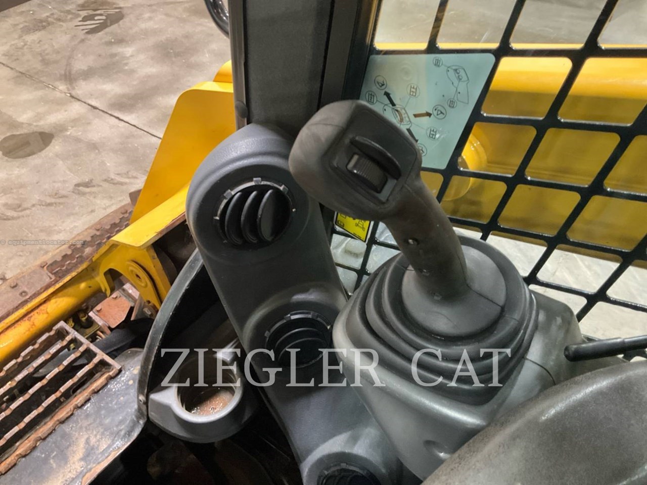 2015 Caterpillar 242D Image 10