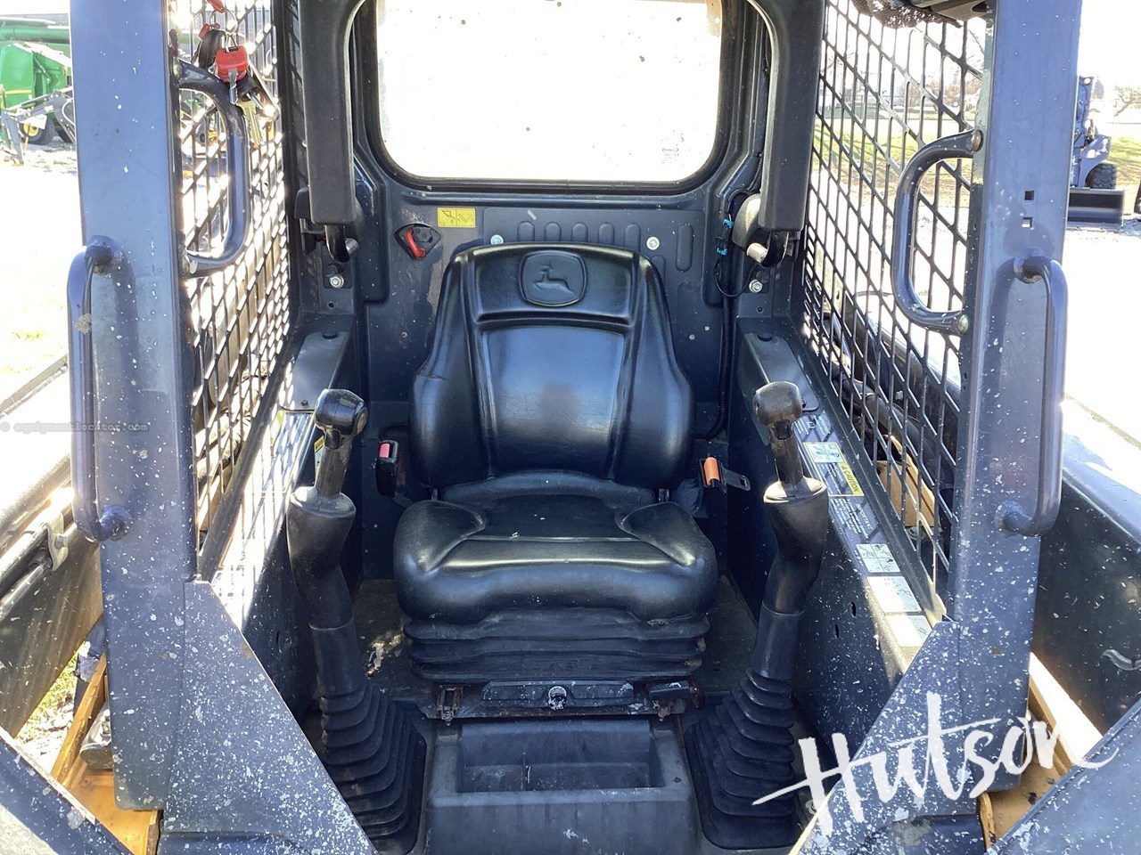 2019 John Deere 324G Image 10