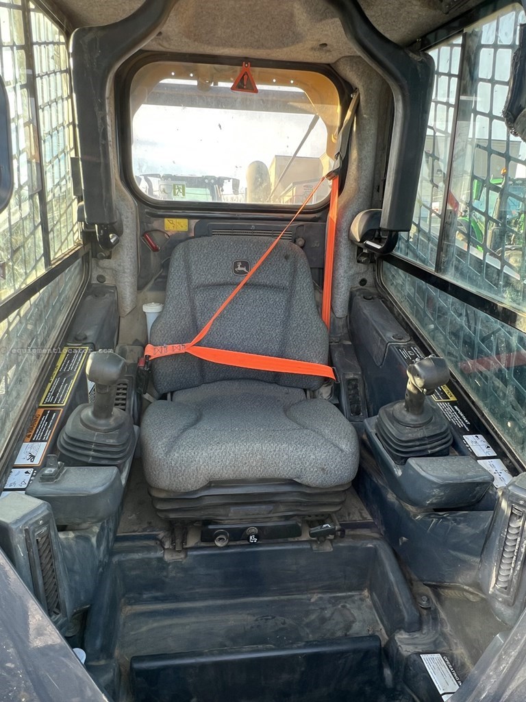 2020 John Deere 331G Image 4