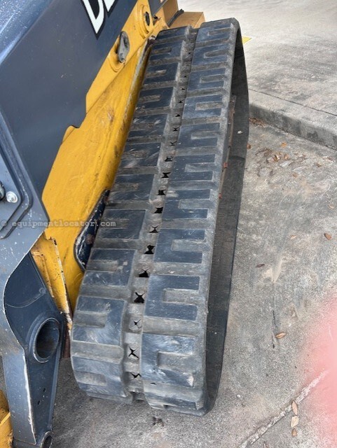 2021 John Deere 333G Image 10