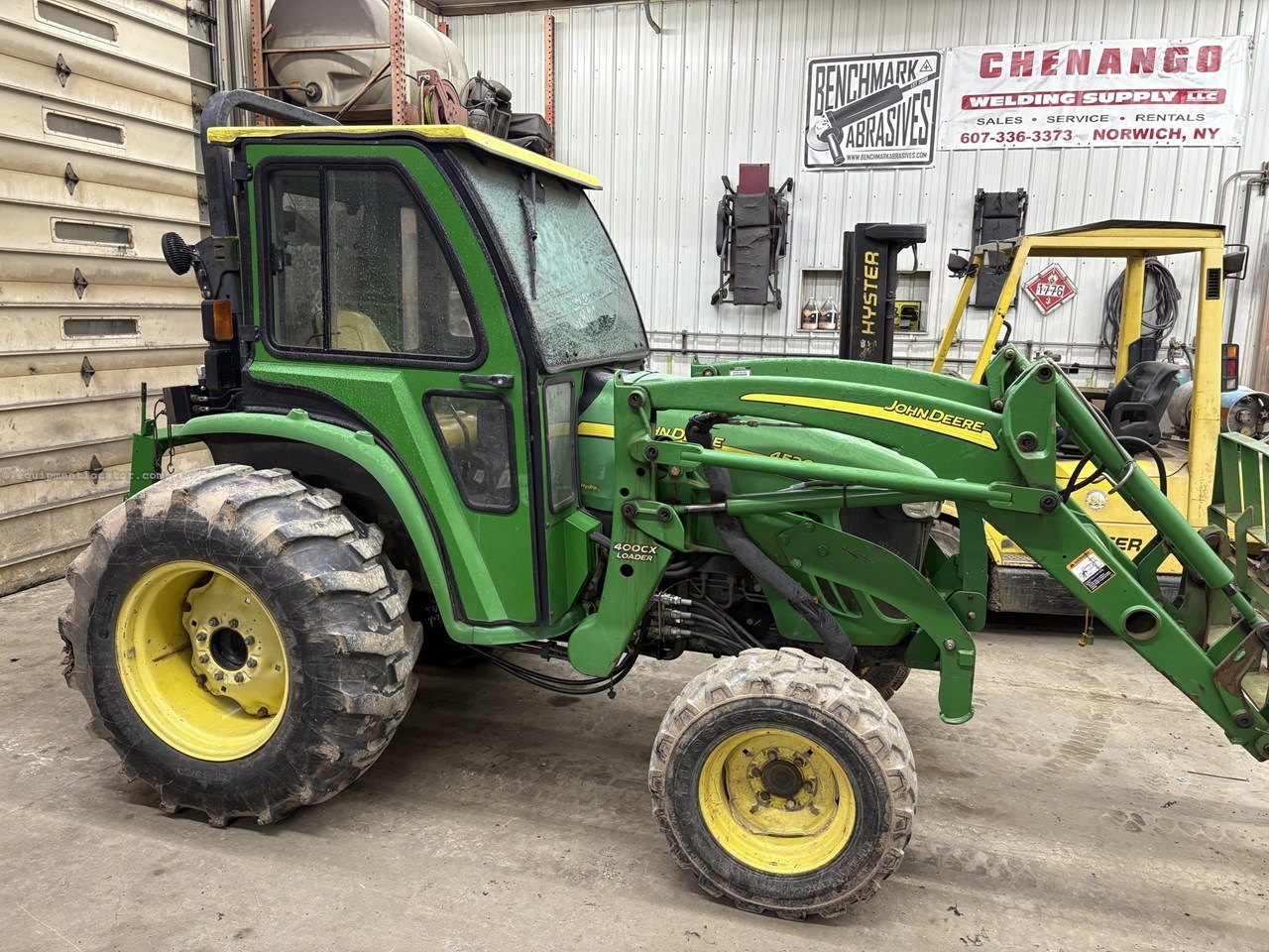 2005 John Deere 4520 Image 10