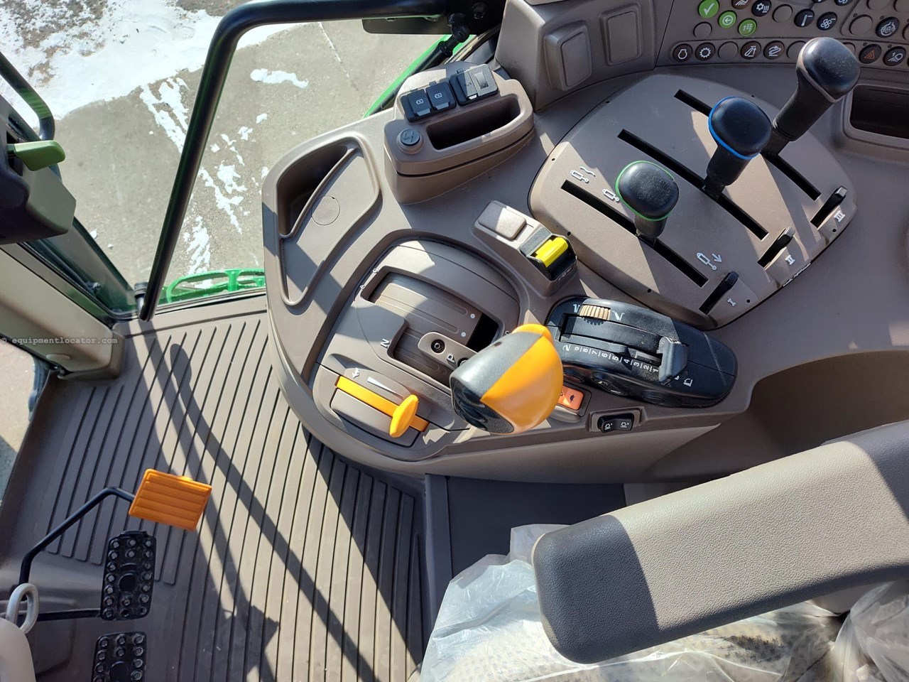 2022 John Deere 6120M Image 10