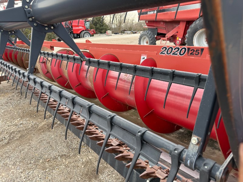 2010 Case IH 2020 25' Image 11