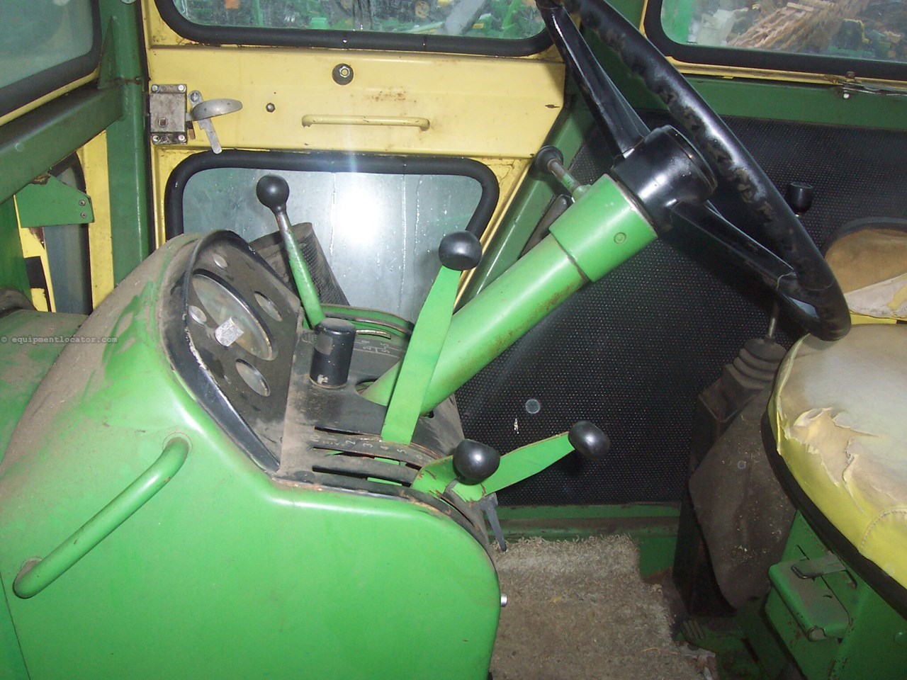 1967 John Deere 3020 with cab and loader Image 6