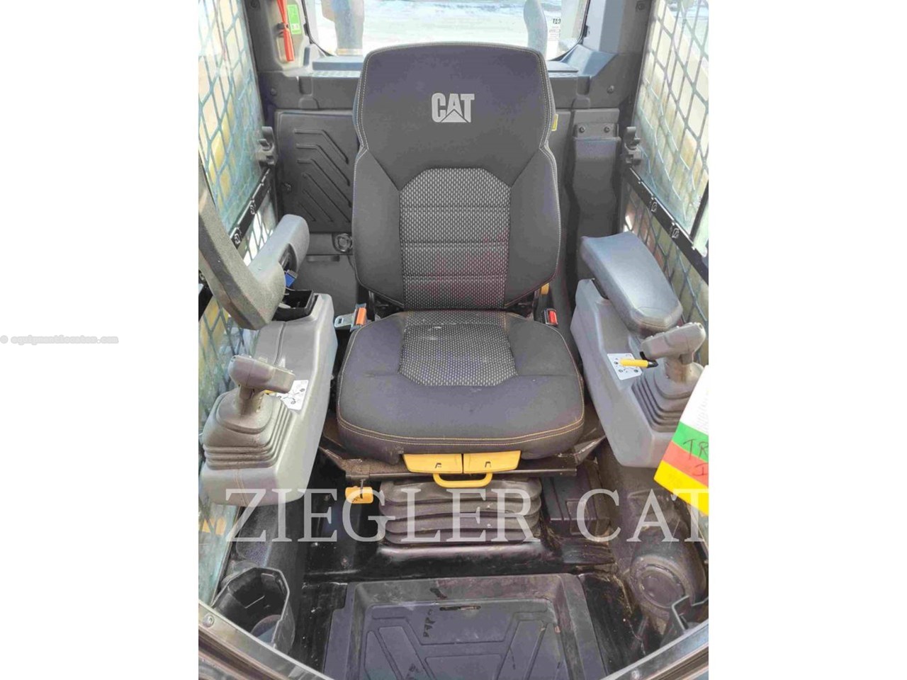 2025 Caterpillar 265 Image 10