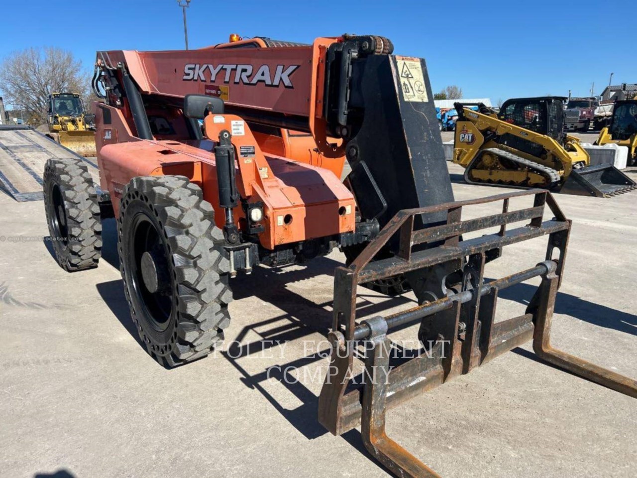 2017 Sky Trak 6042C Image 2