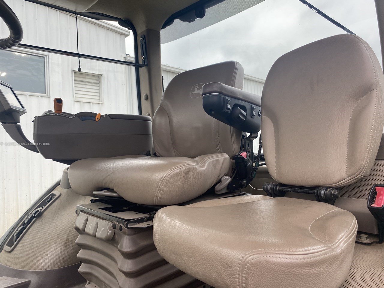 2010 John Deere 8285R Image 10